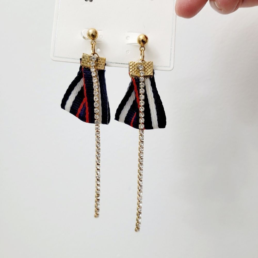 Brand New Gold Tone Rhinestone Earrings With Ribbon - Picture 3 of 7